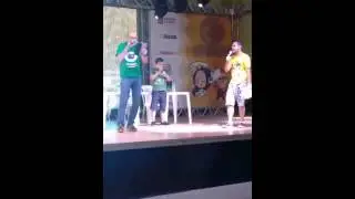 Dubladores de Mordecai e Rigby de Apenas Um Show cantando