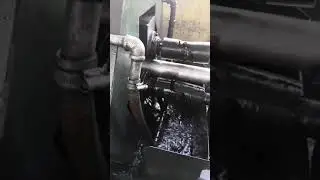 Станок оребрения в работе.
