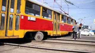 В Барнауле трамвай сошел с рельсов