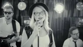 KETTY PARRY B&W