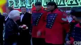 2009.12.08 Mika meets Queen @ Royal Variety Performance : CNN breaking News