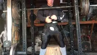 Garage gym box squats (475x20)