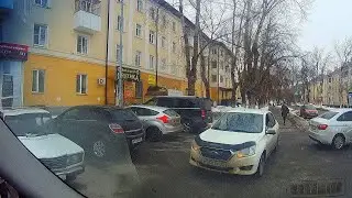 Пробую убедить не ехать по встречке ....  м530ар13