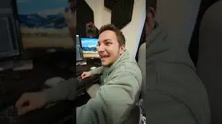Have you ever seen a LAPTOP with 2 SCREENS? 🤣😱 Mathis in freewheel