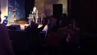 Девчонки танцуют!!!