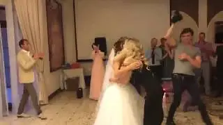 Брат спел песню на свадьбе сестры до слез....