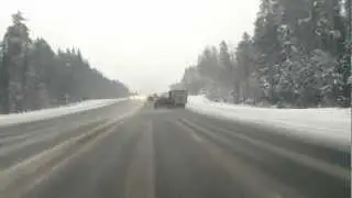 Страшная авария - Nissan Navara разносит в щепки встречным Freightliner!