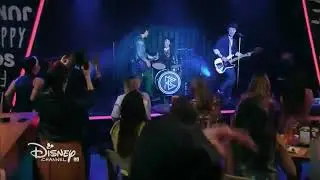 Soy Luna - Luna canta Alzo mi bandera  Con la Roller Band Momento Musical
