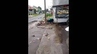 Selokan Air di Arum Sari Talun Cirebon Bertumpuk Sampah Hingga Banjir, Apa Biang dan Siapa Peduli?