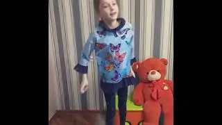 ТРИКОТАЖНЫЙ ПУЛОВЕР С БАБОЧКАМИ.