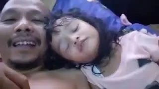 Coba lihat nenen nya