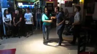 Bailando con buen swing “Mambo Kool”.