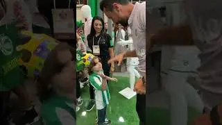 O garotchinho Nenê no estande do Ju na Festa da Uva #tvpapo