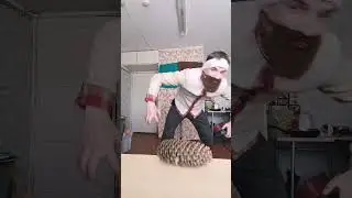 Виктор Корнеплод танцует с шЫшкой