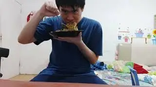 michael alfharino's VLOG mukbang instant noodles mie sedaap beef takoyaki