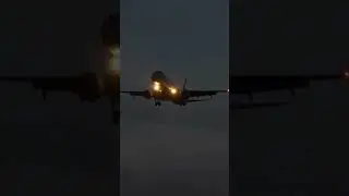 #landing #asmr #airplane #aeroplane #planesounds #landinggear #ytshorts #shorts #short
