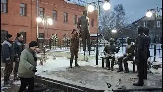Монтаж скульптурной группы ковровских оружейников 29 10 23г