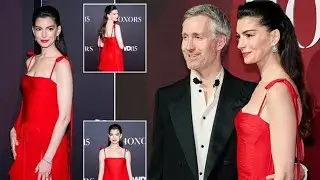 Anne Hathaway is flawless in gorgeous Valentino gown at awards show in NY