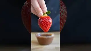 HOW CHEFS MAKE CHOCOLATE COVERED STRAWBERRIES!!!