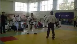 а ведь парень БЕЛЫЙ ПОЯС !