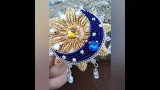 Брошь ручной работы из бисера и кристаллов.