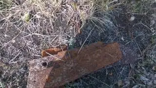 Металокоп возле леса и куча метала👍