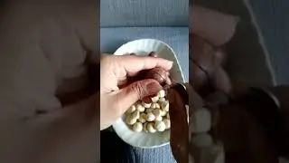 How to crack open Macademia Nuts