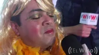 Jovita probando cucarachas!!!!