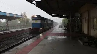 Magical Entry of a Deadly Looking Locomotive : Coimbatore - Rajkot Express! Indian Railways!