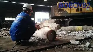 Potong paip besi untuk keluarkan batu