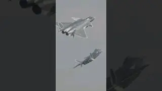 鮮烈な印象に残った一瞬でした。中国ステルス戦闘機J-20が本当に初めて一般の前に公式に姿を表したその瞬間、その場に立ち会えたことはエアショー行脚人生の中でもハイライトのひとつです。2016年