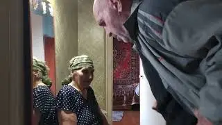 Бабушка ругает деду