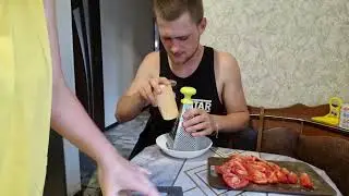 приготовили с Даней пиццу пятиминутку