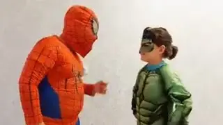 Максим и Алина играют в супергероев #speiderman #hulk