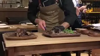 Джихан Дениз готовит самые вкусные стейки на Арбате Cihan