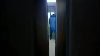 Псих в лифте напугал меня