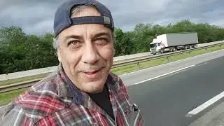Amigo do Jesse pede pra eu parar na estrada. Lollinha, a golden amiga do Shurastey