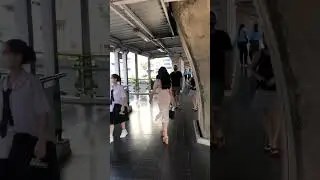 Самое классное в этой девушке то, что она именно девушка) В Таиланде это важно!
