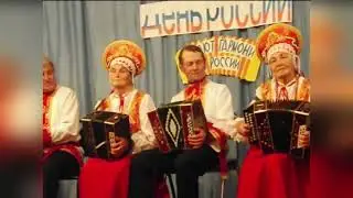 Галина Петрова среди гармонистов, концерт в Ивановом Бору, 2015 г.