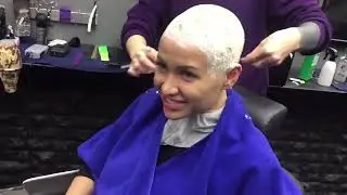 Satisfying Headshave woman by Barber