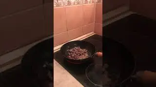Крымская кухня дома. Печень с оливками и фетой.