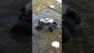 по воде на гусеничном монстр траке