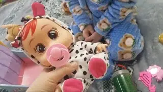 ТАНЦУЮЩАЯ СОБАЧКА на поводке и малыш Бэби Видео для детей