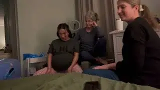 Unmedicated home birth in water with Midwife and Doula and family