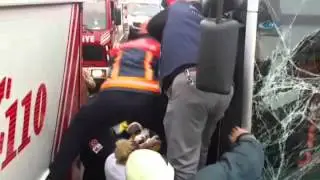 Metrobüs Otobüsle Kafa Kafaya Çarpıştı: 5 Yaralı