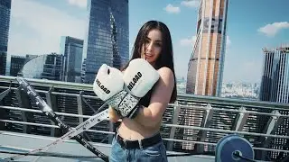 Такого бокса вы ещё не видели! Спорт и девушки - лучшее сочетание.You've never seen boxing like this