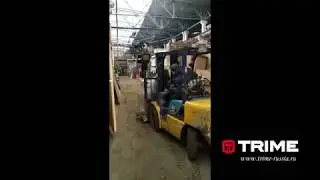 Разгрузка фуры с осветительными вышками TRIME