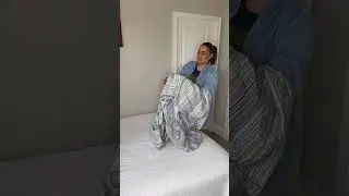 How to fold a fitted sheet like a pro #foldingclothes #foldinghacks #homehacks