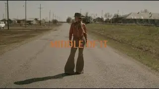 Lainey Wilson - Middle Of It (Official Lyric Video)