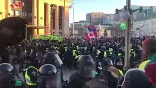 🇨🇦 CHAOS!! Police use 🐎  to TRAMPLE PEACEFUL PROTESTERS in Ottawa! Freaking insane.